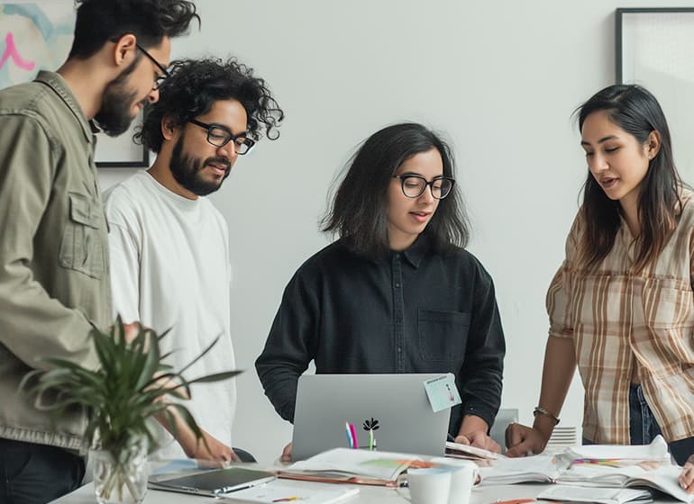 Sesión de trabajo del equipo de Sytel Media
