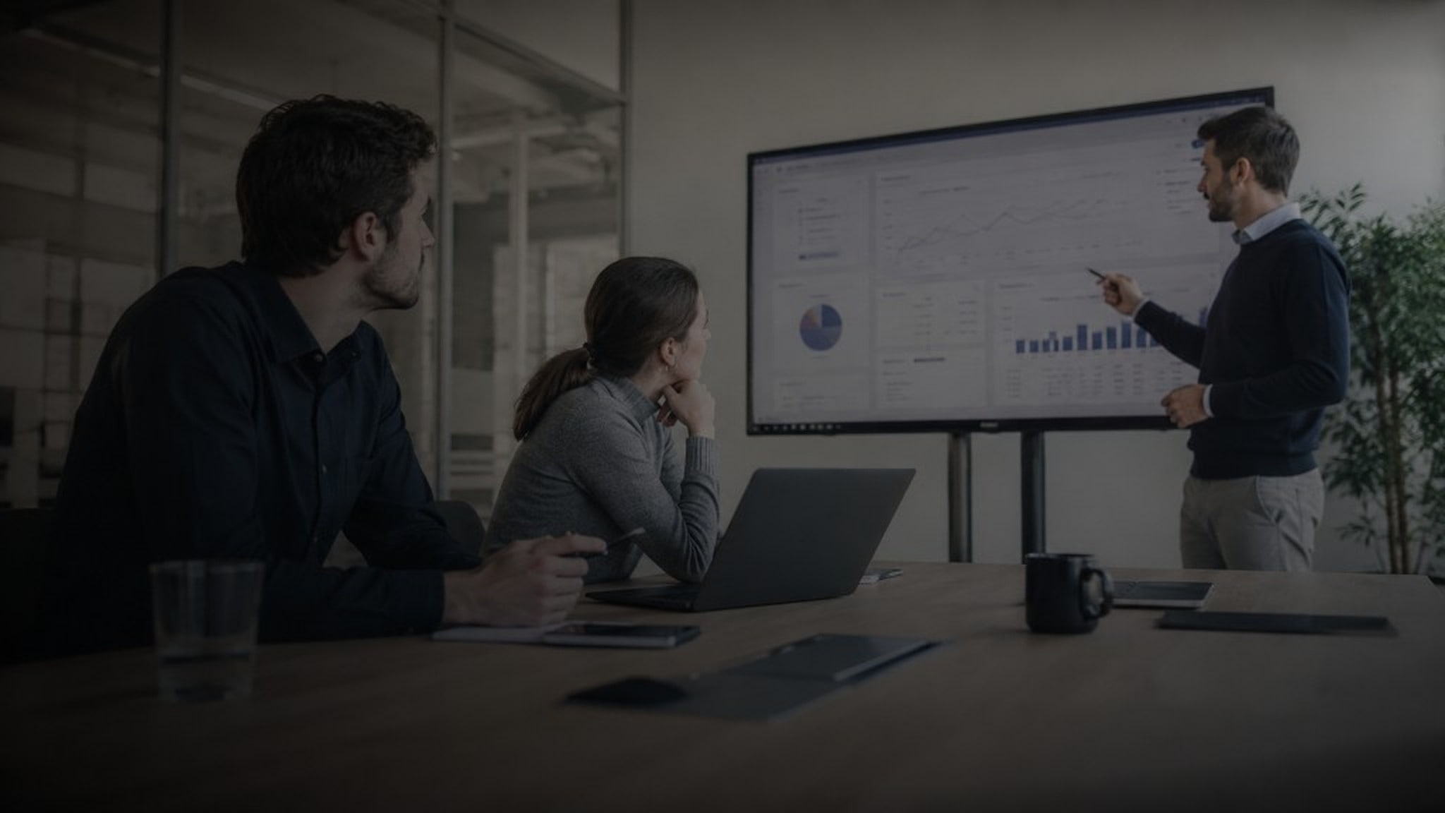 Plataforma SaaS B2B: +140 % leads cualificados en 4 meses — caso de éxito de SaaS B2B